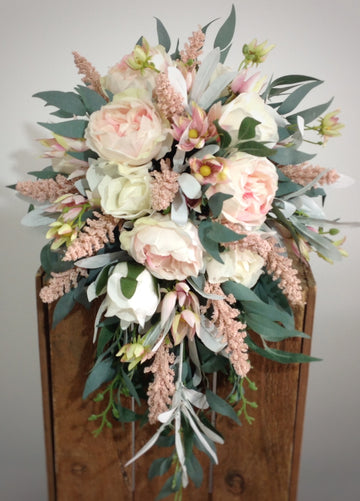 Great reasons to choose faux flowers